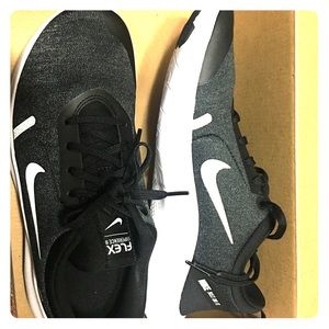 Women’s Nike Flex Experience Size 8